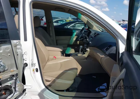 2013 Toyota Highlander Base Plus z USA, uszkodzony, nr VIN 5TDZA3EH0DS043065